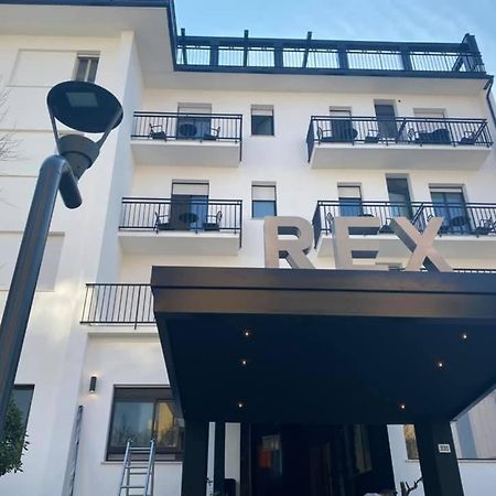 Hotel Rex Лидо ди Савио Екстериор снимка
