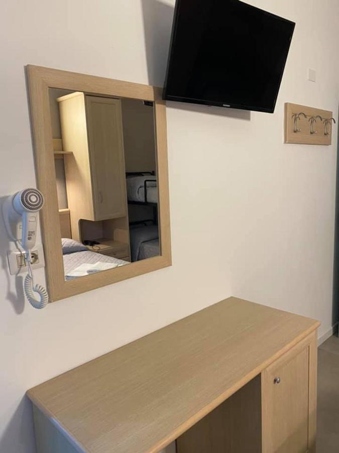 Hotel Rex Лидо ди Савио Екстериор снимка