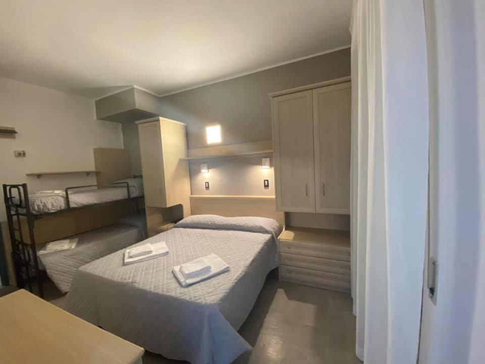 Hotel Rex Лидо ди Савио Екстериор снимка