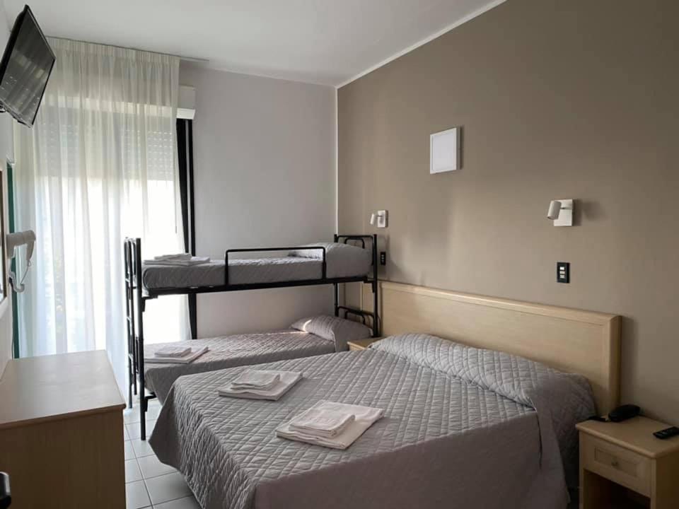 Hotel Rex Лидо ди Савио Екстериор снимка