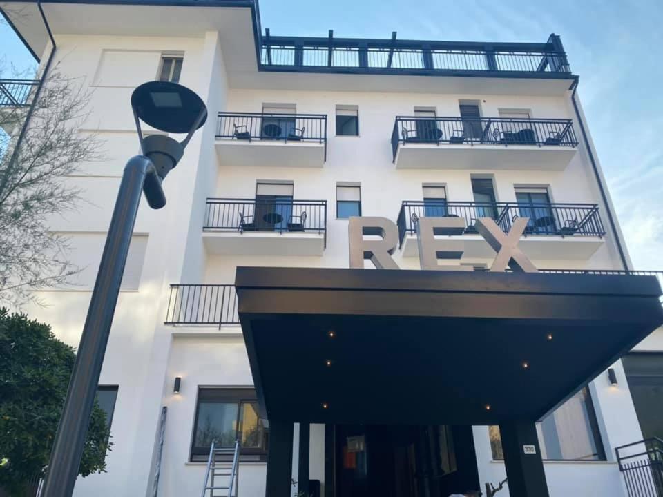 Hotel Rex Лидо ди Савио Екстериор снимка