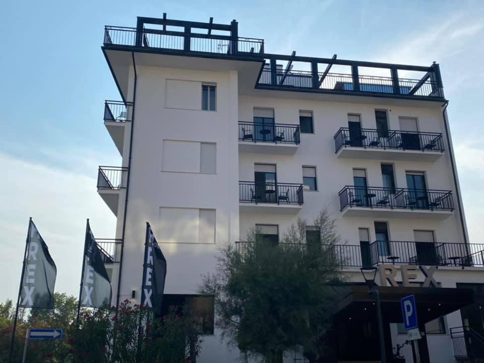 Hotel Rex Лидо ди Савио Екстериор снимка