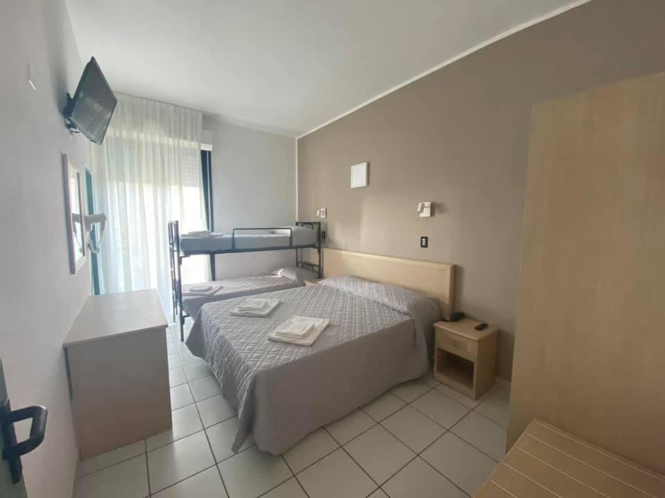 Hotel Rex Лидо ди Савио Екстериор снимка